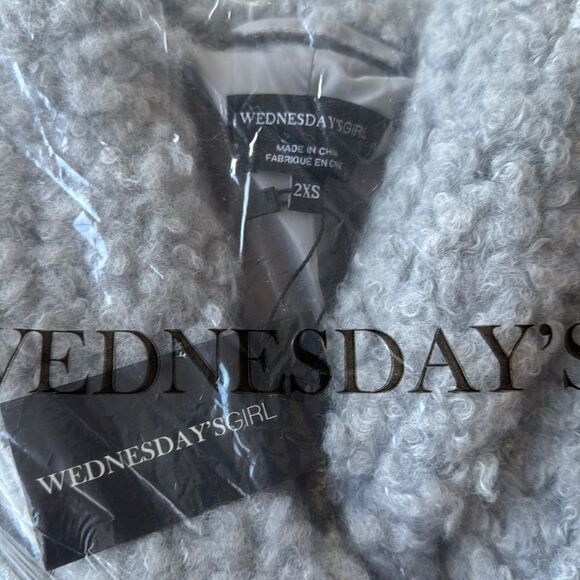 Wednesday's Girl boxy collar detail jacket in gray fluff XXS NWT‎ in packaging - Picture 4 of 4